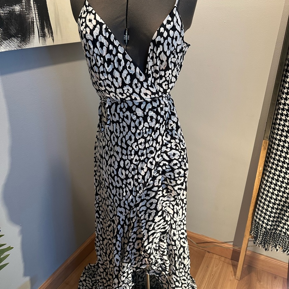 Elegant Black and White Leopard Print Dress